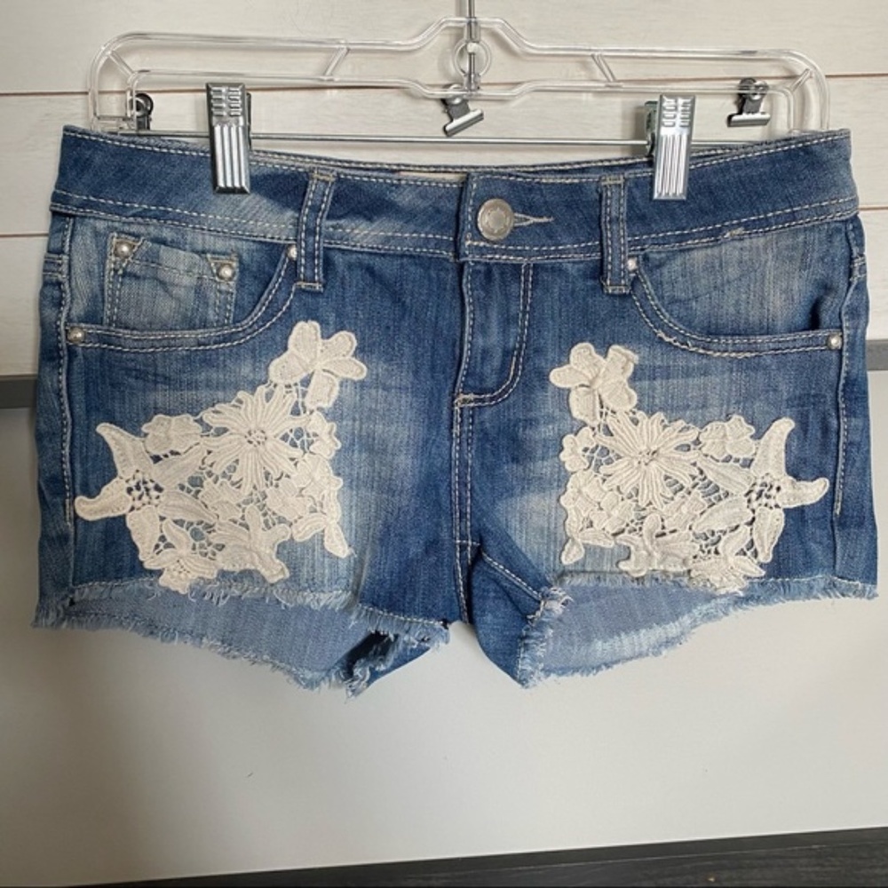 ALMOST FAMOUS mini short floral lace embroidered distressed size 3 - Picture 1 of 12